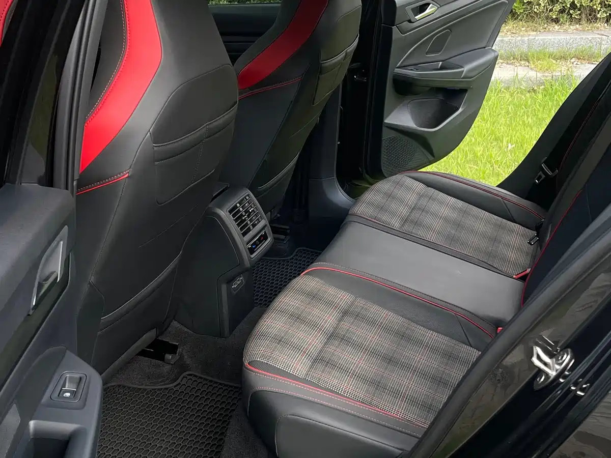 Volkswagen Golf GTI 2023 380TSI DSG GTI фото 7