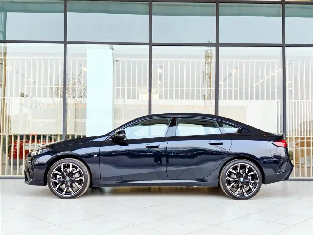 صورة 5 - BMW 2 Series