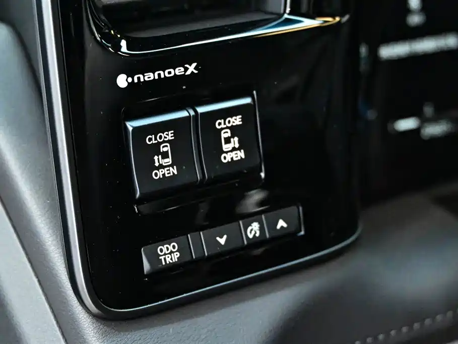 Lexus LM 2023 500h 6-Seater Prestige Edition фото 23
