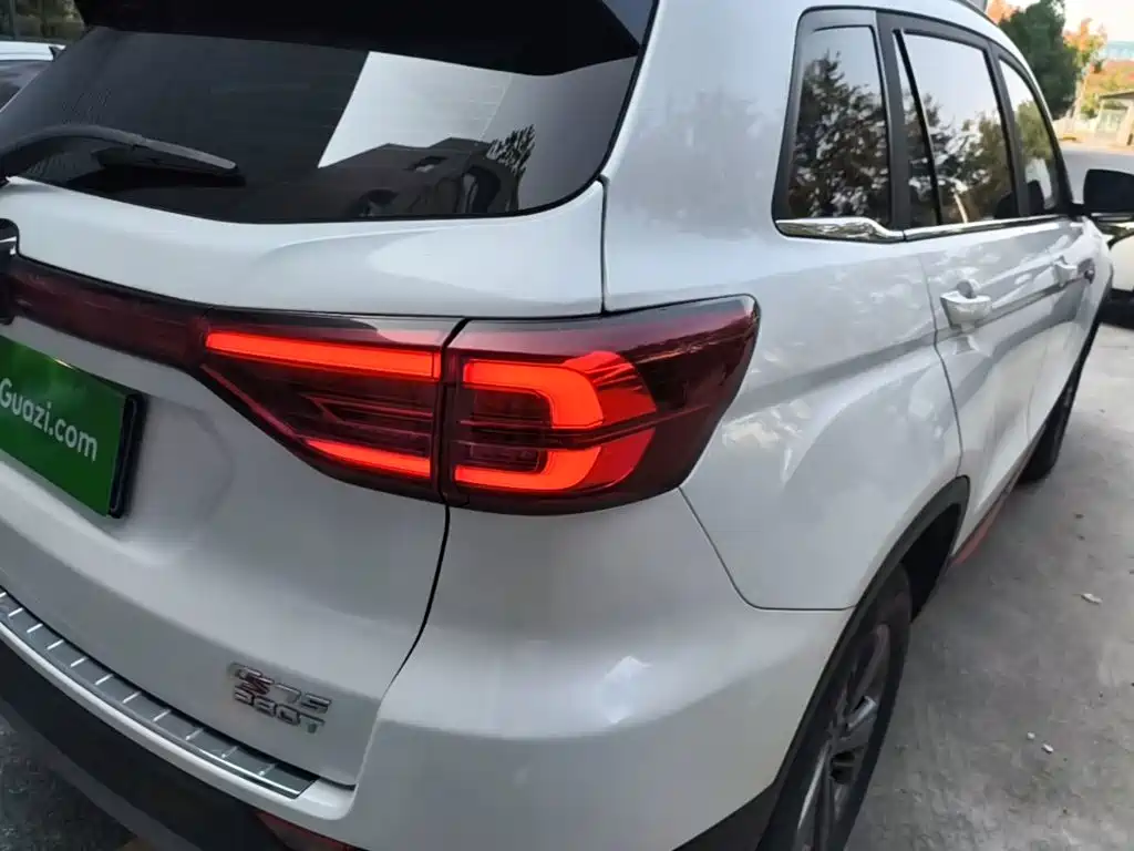 Фото 8 - Changan CS75