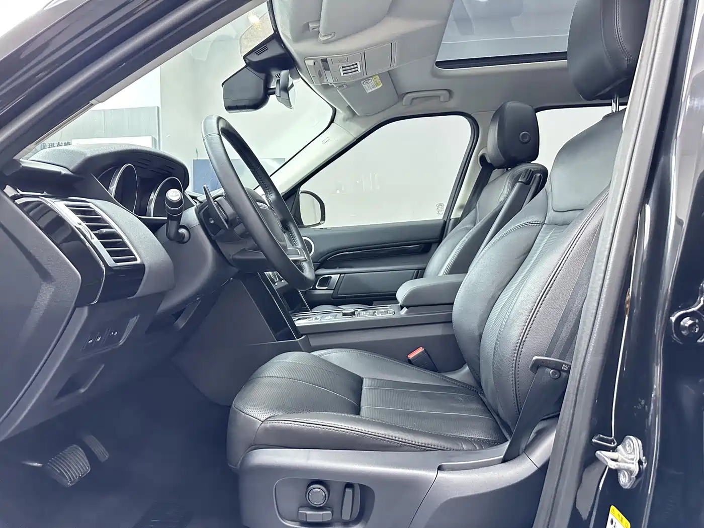 Land Rover Discovery 2017 3.0 SC V6 SE фото 9