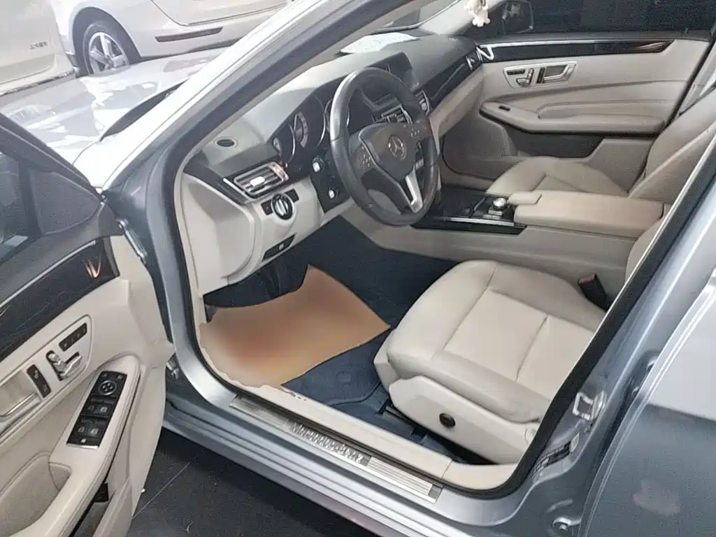 Фото 16 - Mercedes-Benz E-Class