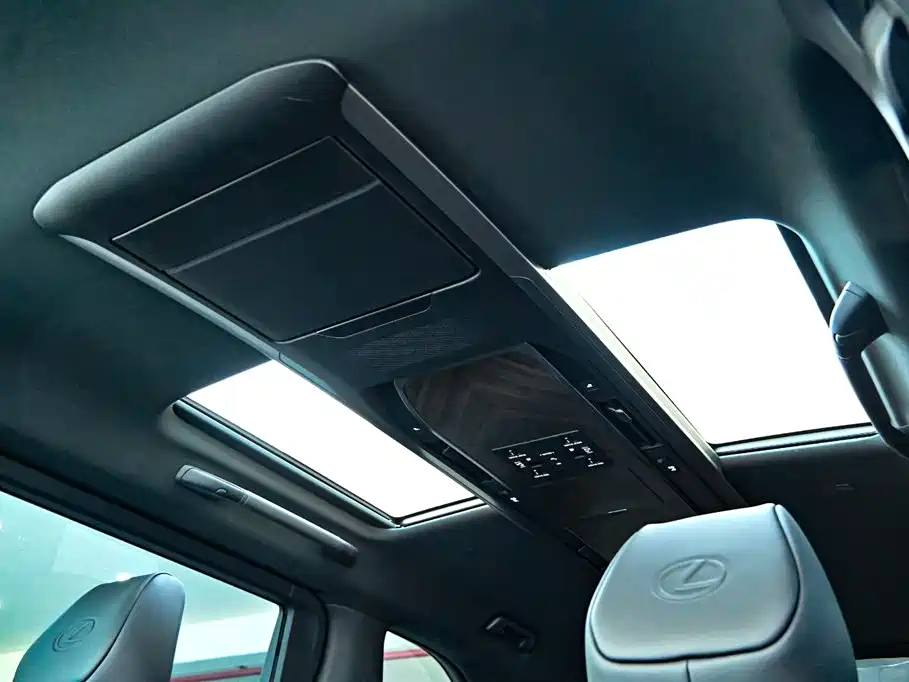 Lexus LM 2023 500h 6-Seater Prestige Edition фото 37