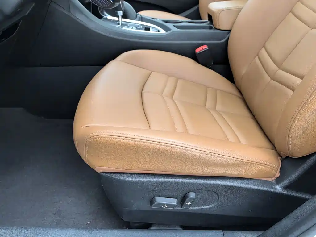 Dongfeng Fengdu MX5 2017 2016 2.0L Automatic Flagship Edition