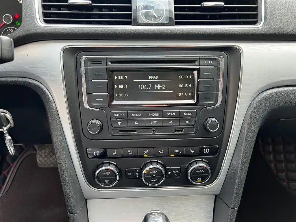 Volkswagen Passat 2015 1.8TSI Automatic Prestige Edition фото 12