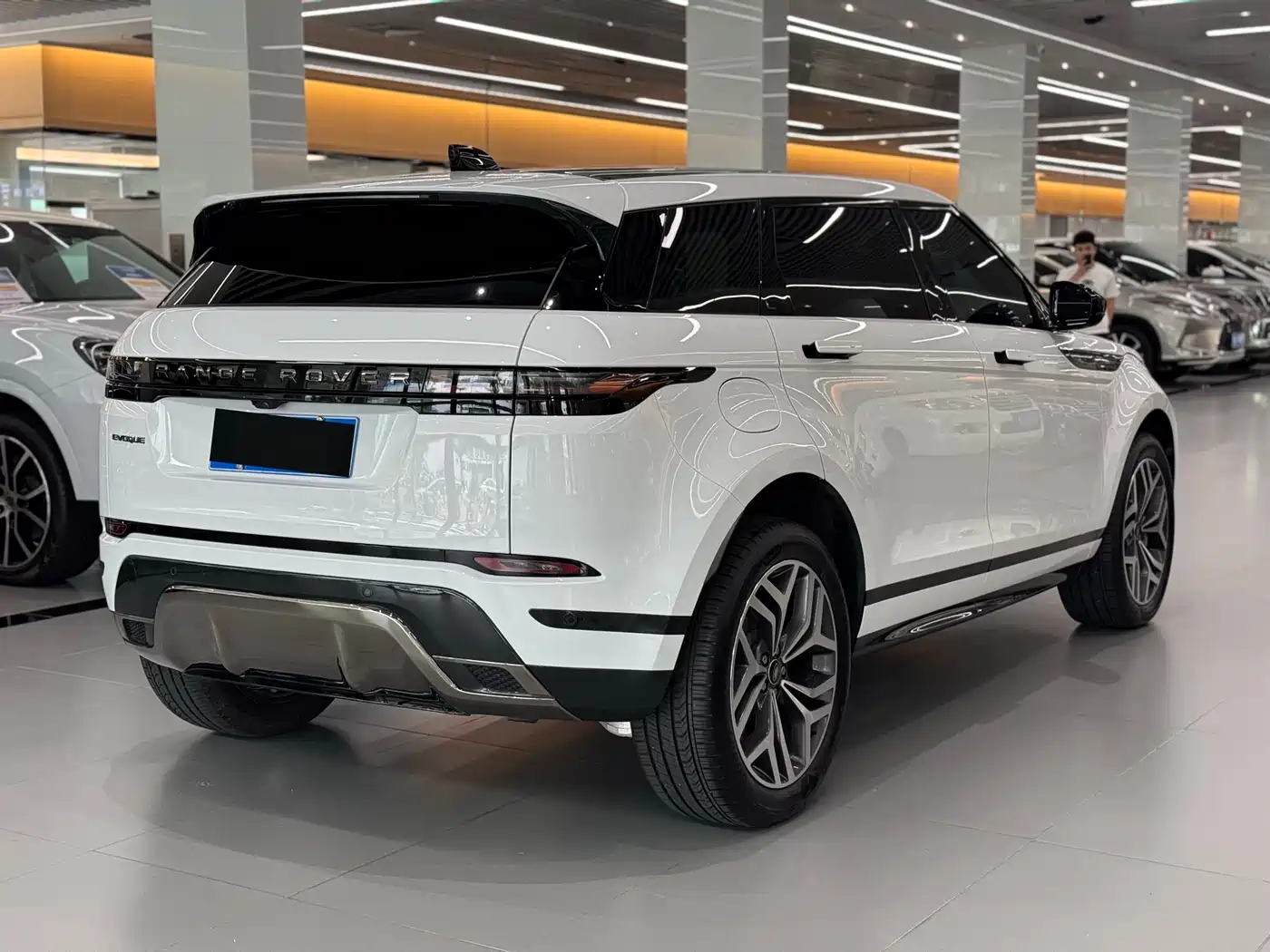Land Rover Range Rover Evoque 2024 Range Rover Evoque L 249PS Light Master Edition фото 11