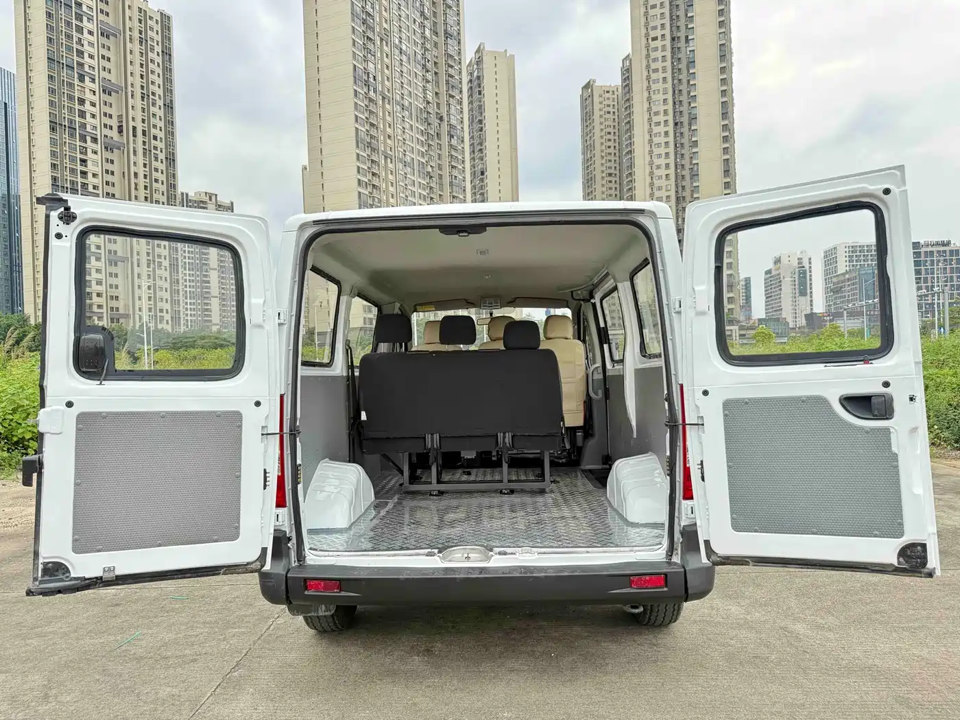 SAIC Maxus Xintu V80 2019 2.0T Plus 6MT Aoyun Short Wheelbase Ultra-low Roof 5/6-seater фото 9