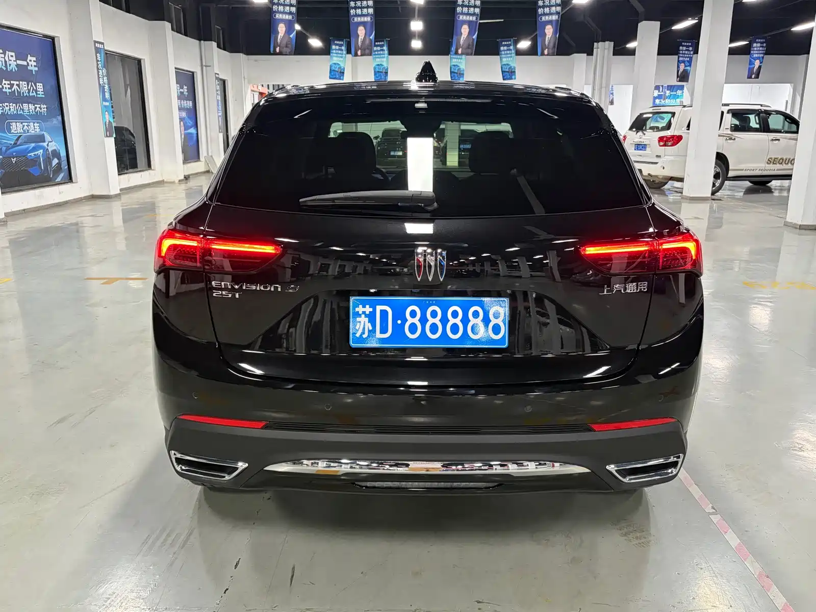 Photo 16 - Buick Envision S