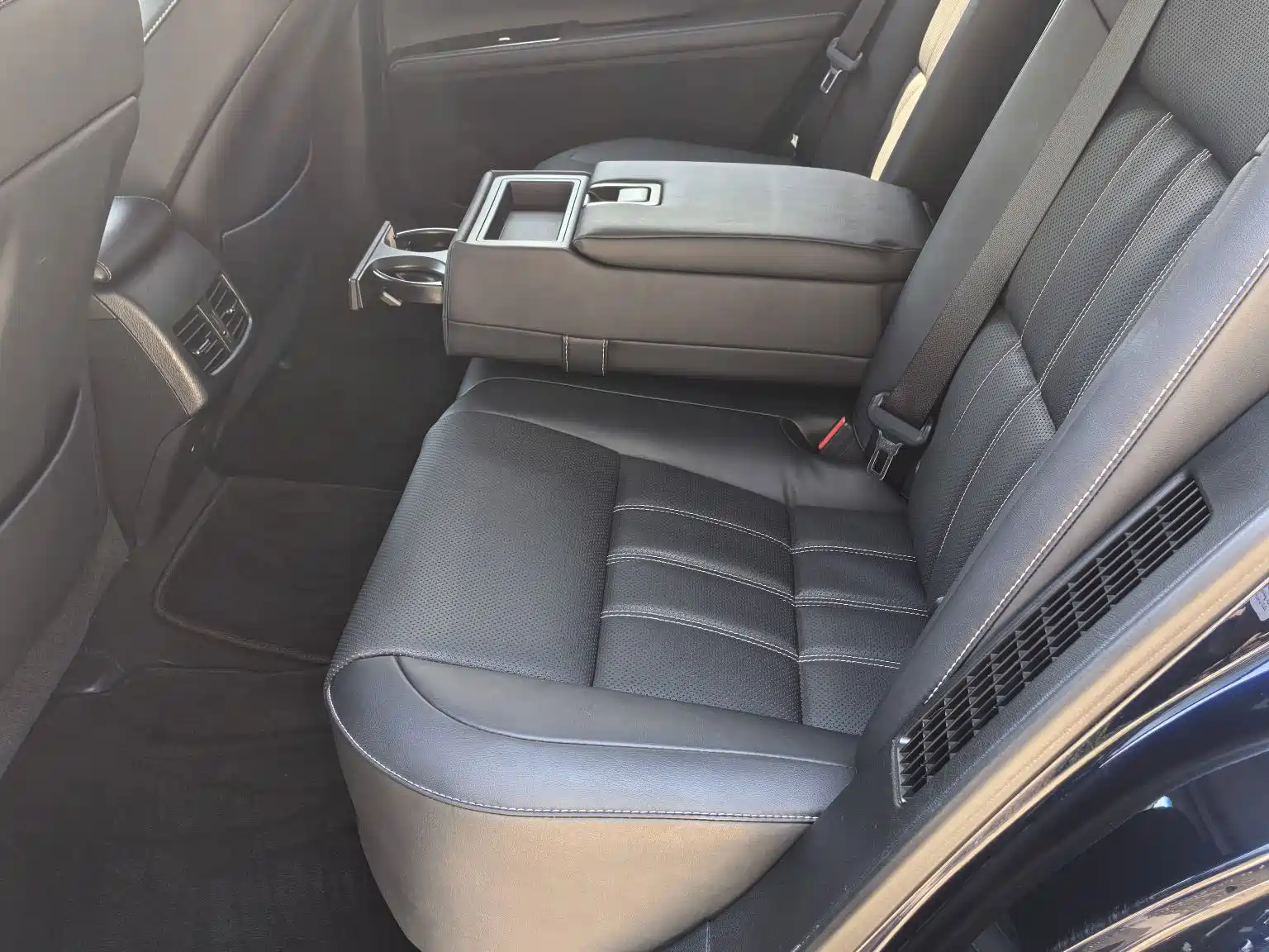 Photo 12 - Lexus ES