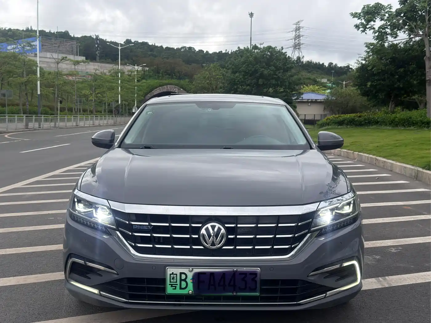 Volkswagen Passat New Energy 2019 430PHEV Hybrid Luxury Edition фото 2