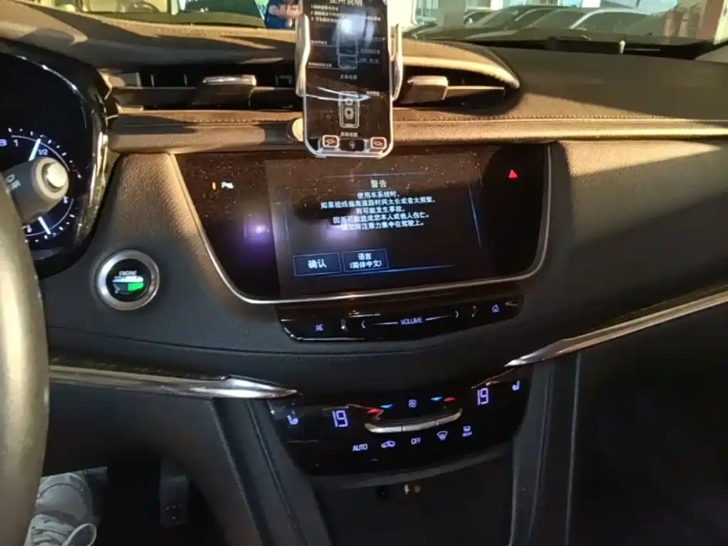 Фото 9 - Cadillac XT5