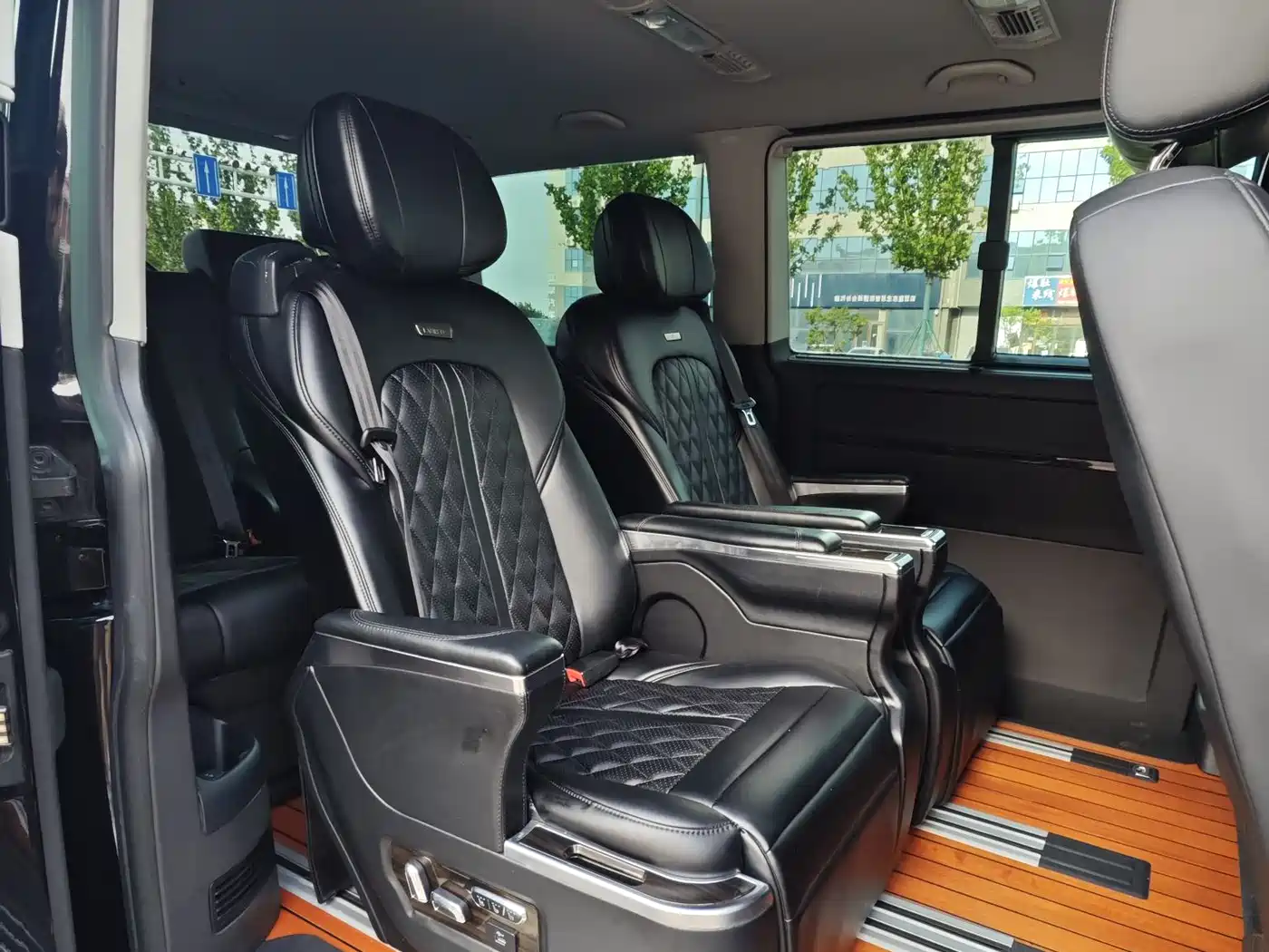 Volkswagen Multivan 2017 2.0TSI 2WD Luxury 7-Seater фото 8
