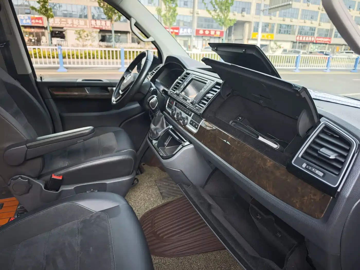 Volkswagen Multivan 2017 2.0TSI 2WD Luxury 7-Seater фото 9
