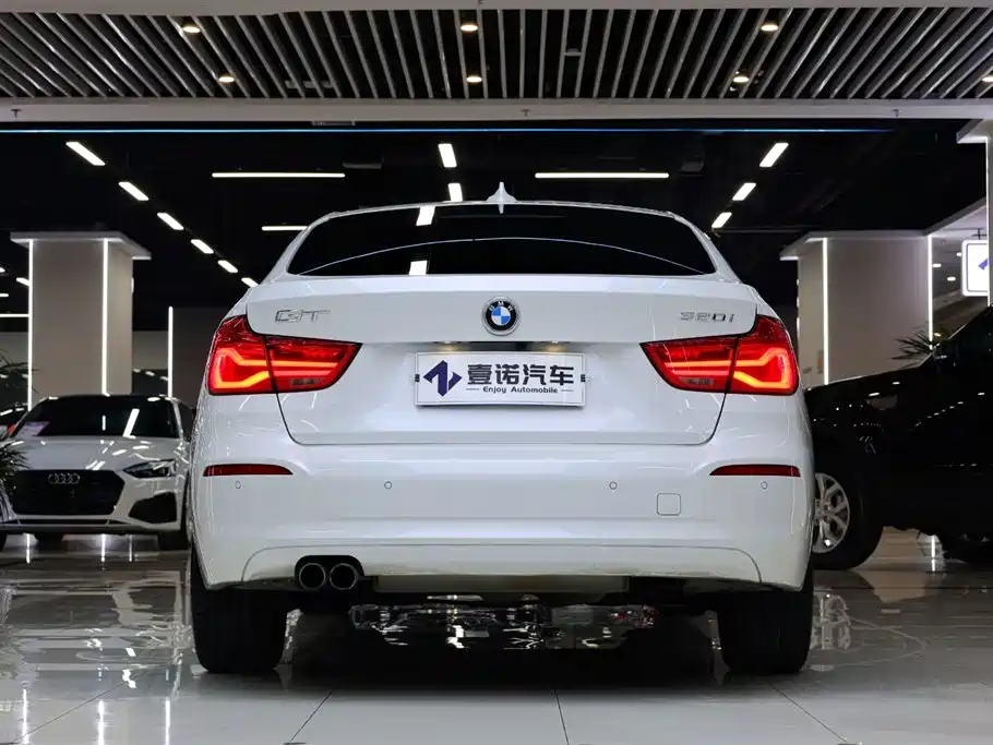 BMW 3 Series GT 2017 320i Fashion фото 7