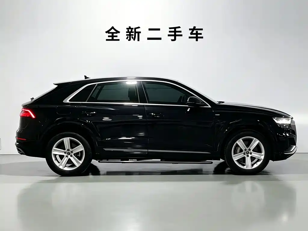 Фото 4 - Audi Q8