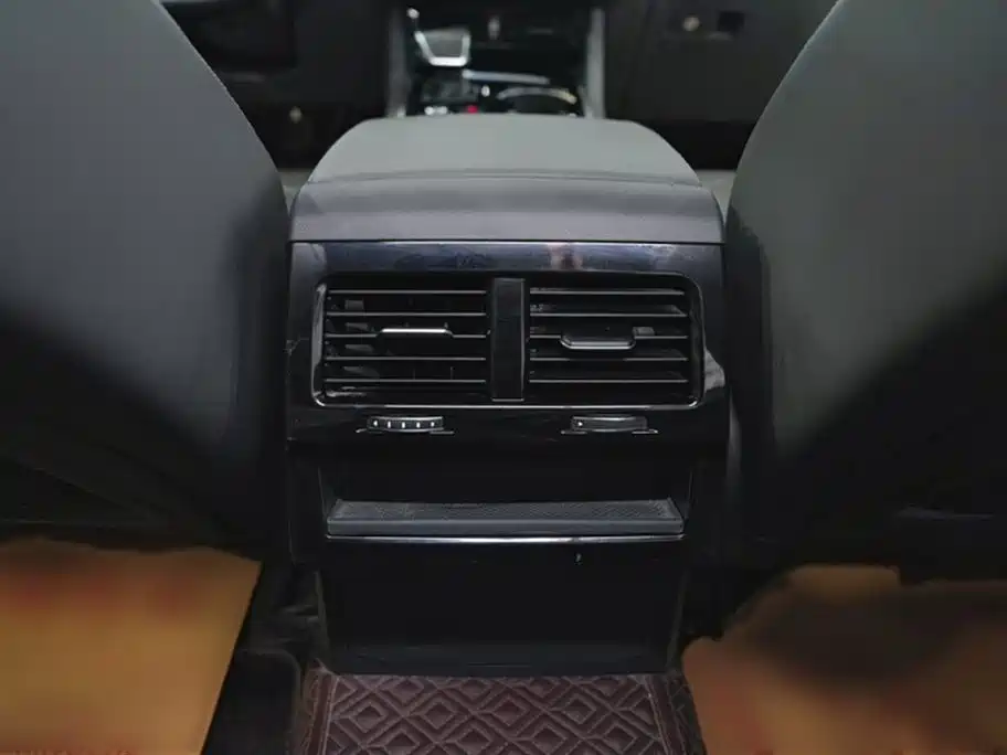 Volkswagen Touareg 2019 3.0TSI Sharp Edge Edition China VI фото 7