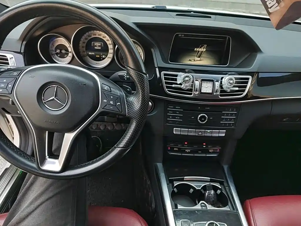 Фото 14 - Mercedes-Benz E-Class