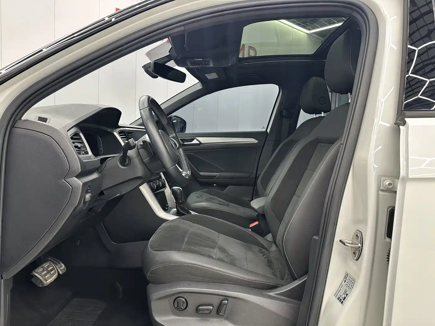 VOLKSWAGEN T ROC EXPLORING SONGS