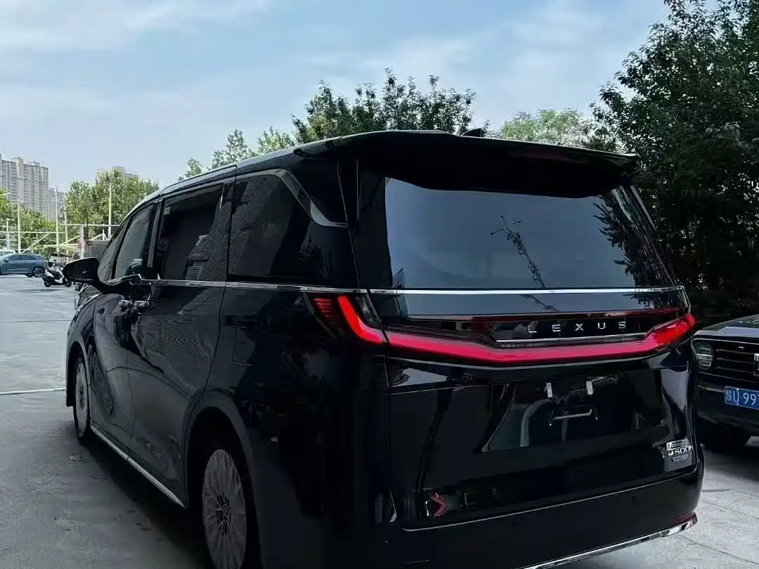 Lexus LM 2025 Model 500h Six-Seater Prestige Edition фото 12
