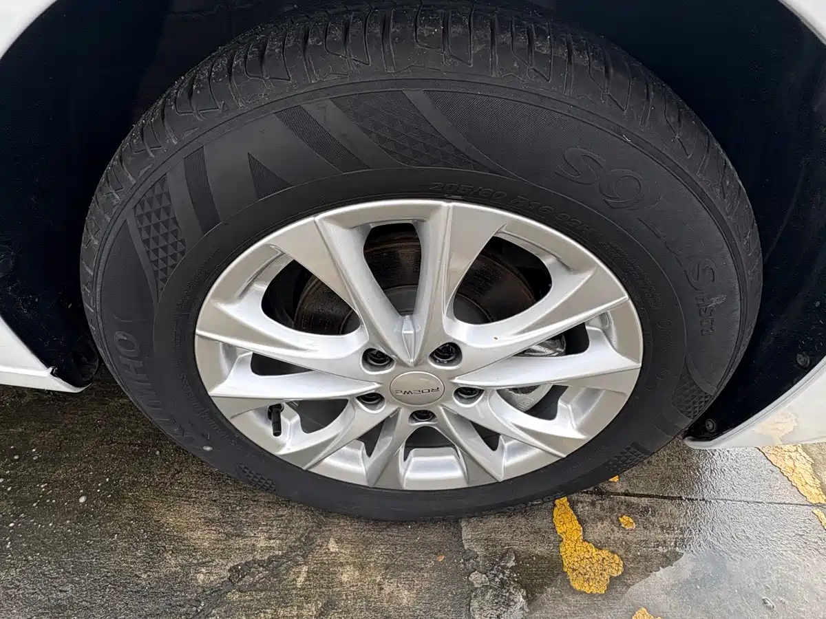 Фото 5 - Roewe i5