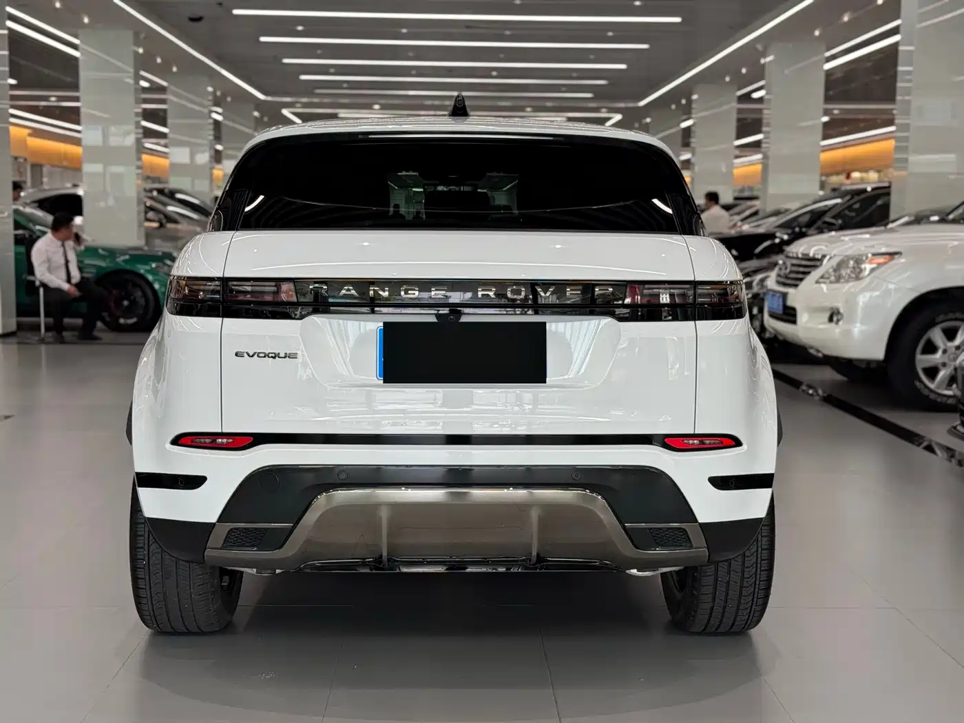 Land Rover Range Rover Evoque 2024 Range Rover Evoque L 249PS Light Master Edition фото 9