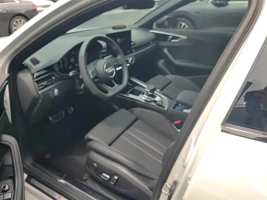 Audi A4L 2025 2 Million Celebration Edition 40 TFSI Luxury Dynamic фото 9