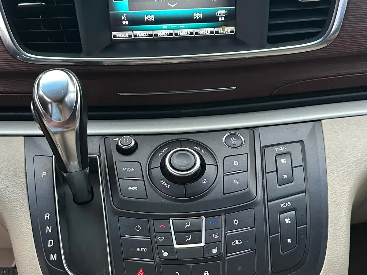 Buick GL8 2018 28T Premium Model China VI фото 11
