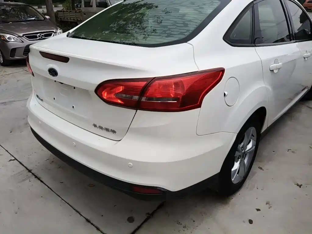 Фото 8 - Ford Focus