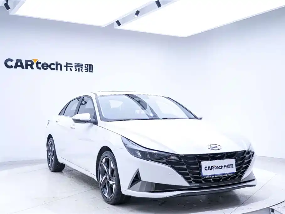 Hyundai Elantra 2022 1.5L CVT LUX Premium Edition
