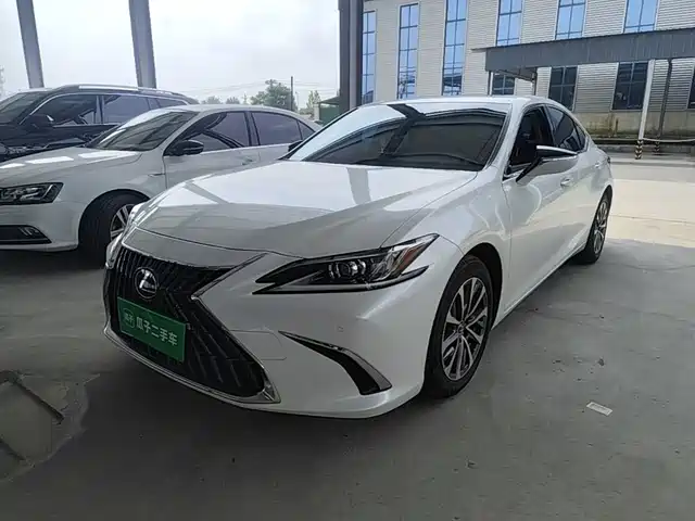 Lexus ES 2024