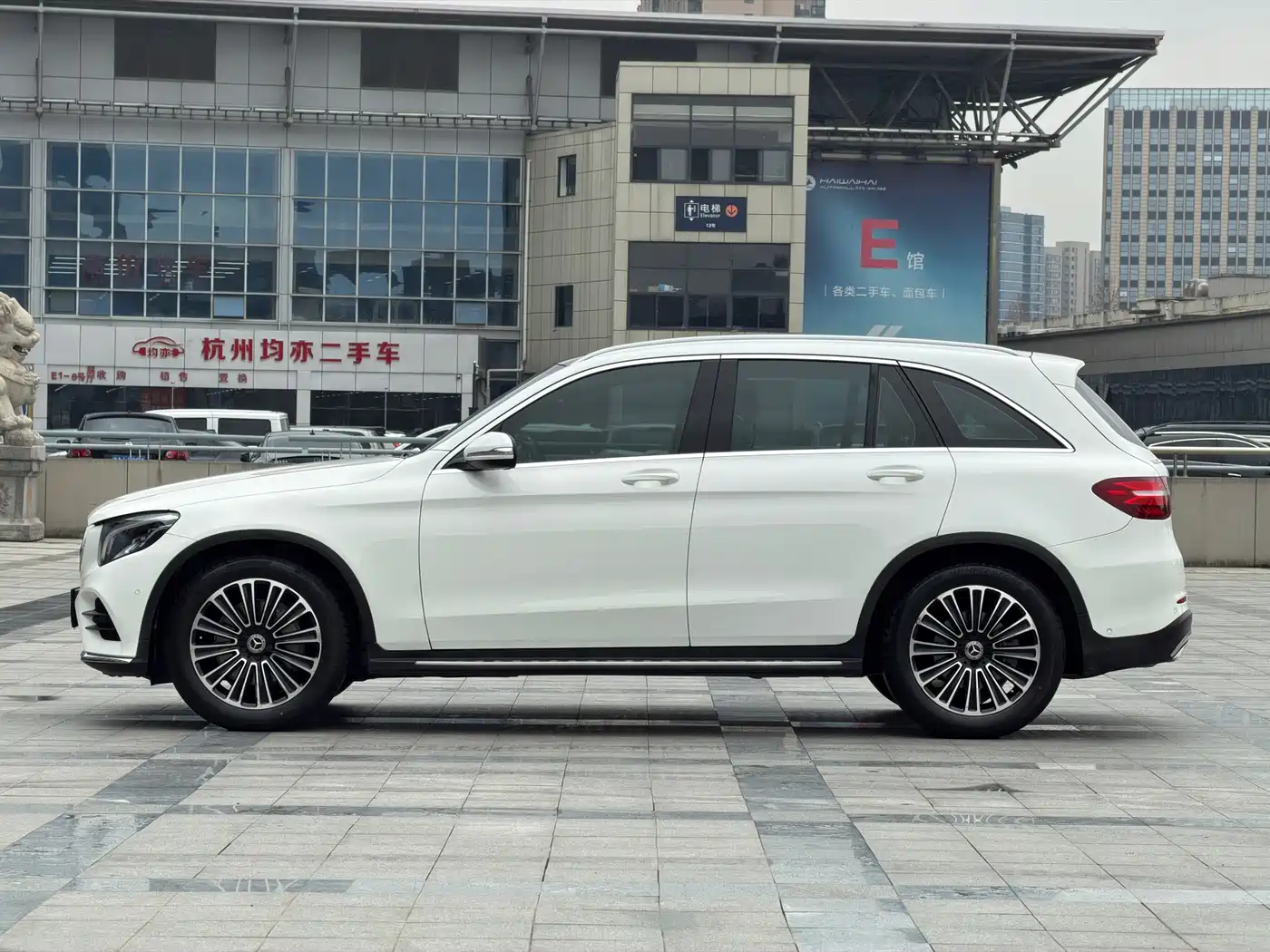 Mercedes-Benz GLC 2018 GLC 260 4MATIC Dynamic фото 6