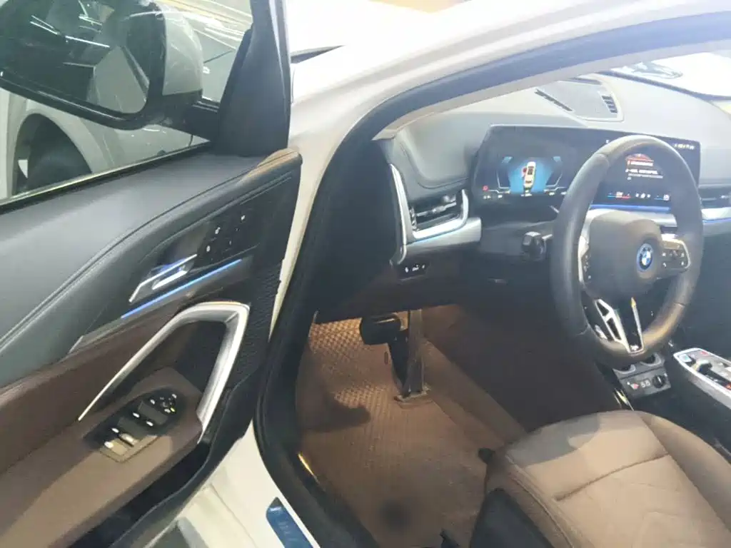 Photo 16 - BMW iX1