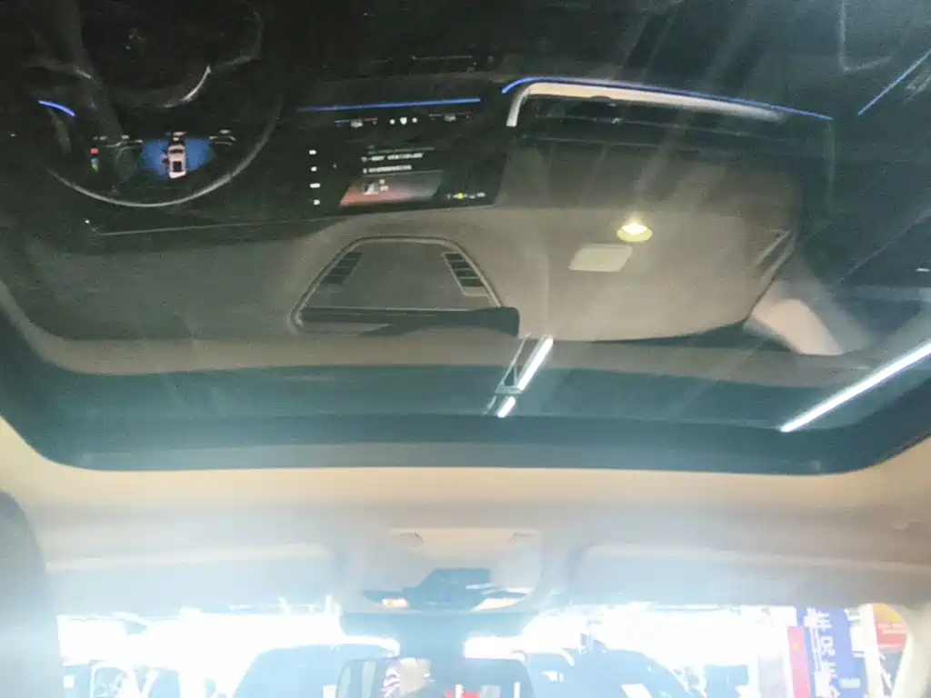 Photo 18 - BMW iX1