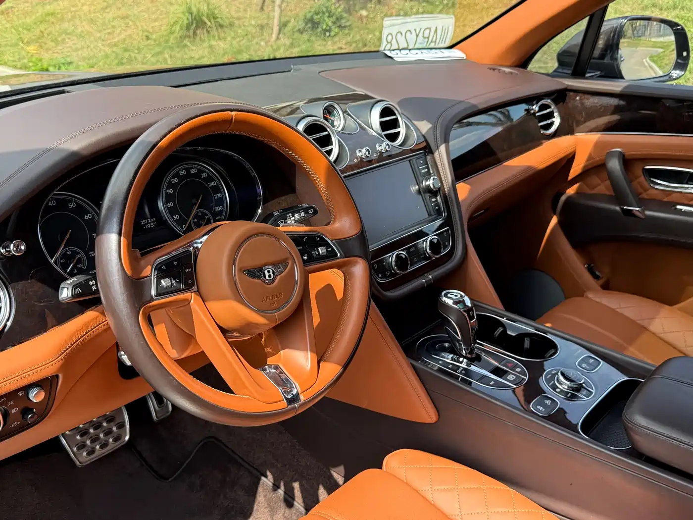 Bentley Bentayga 2016 6.0T Standard Edition фото 4