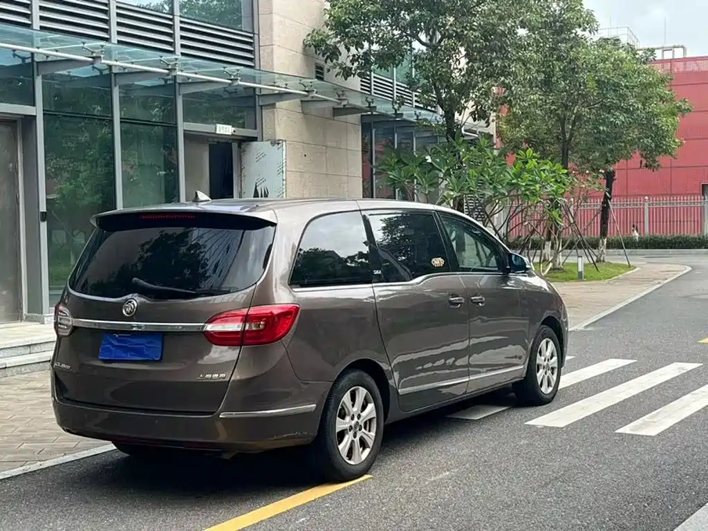 Фото 9 - Buick GL8