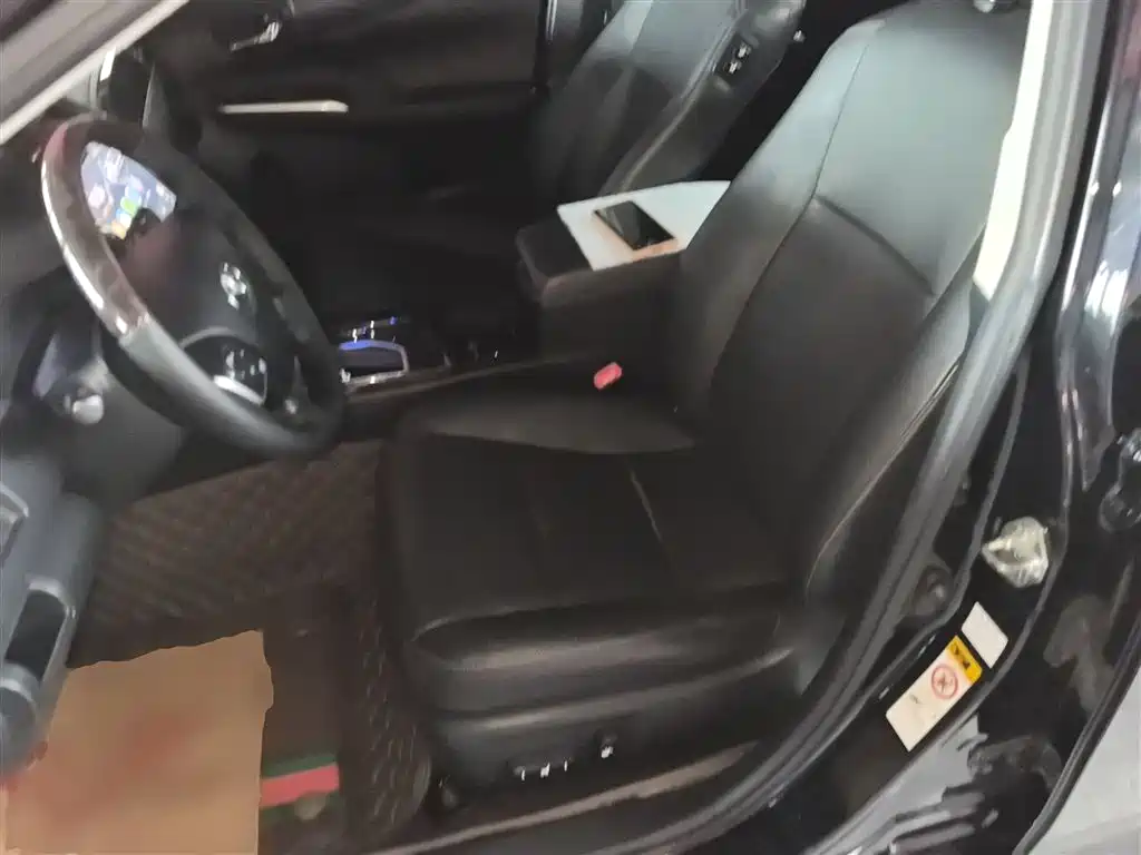 Toyota Camry 2016 2.0G 10th Anniversary Leading Edition фото 11