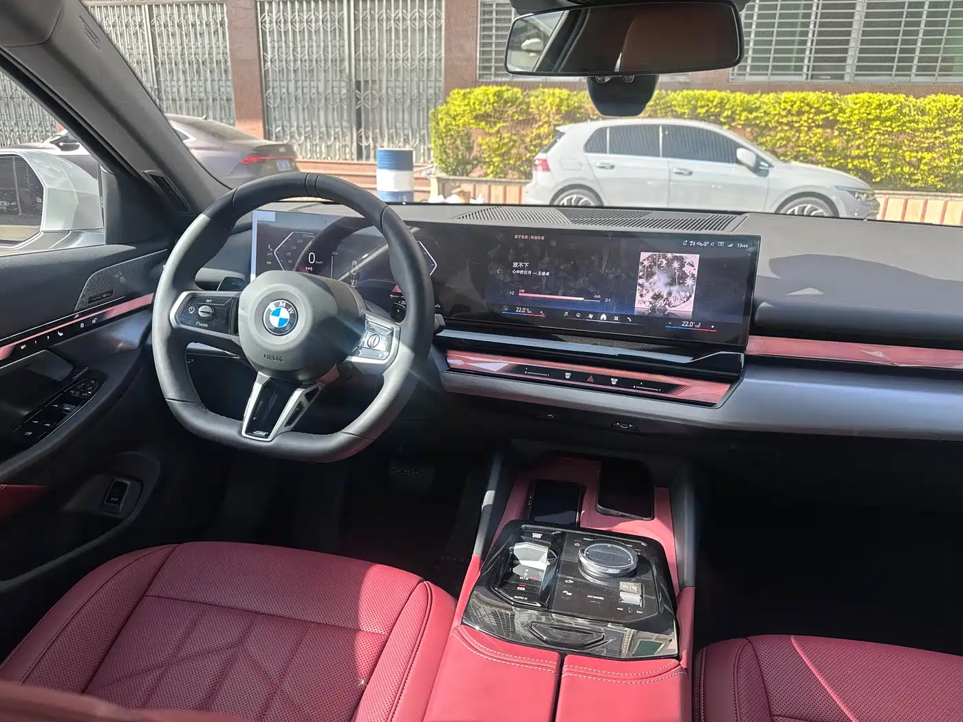 BMW 5 Series 2025 530Li Leading M Sport Package фото 19