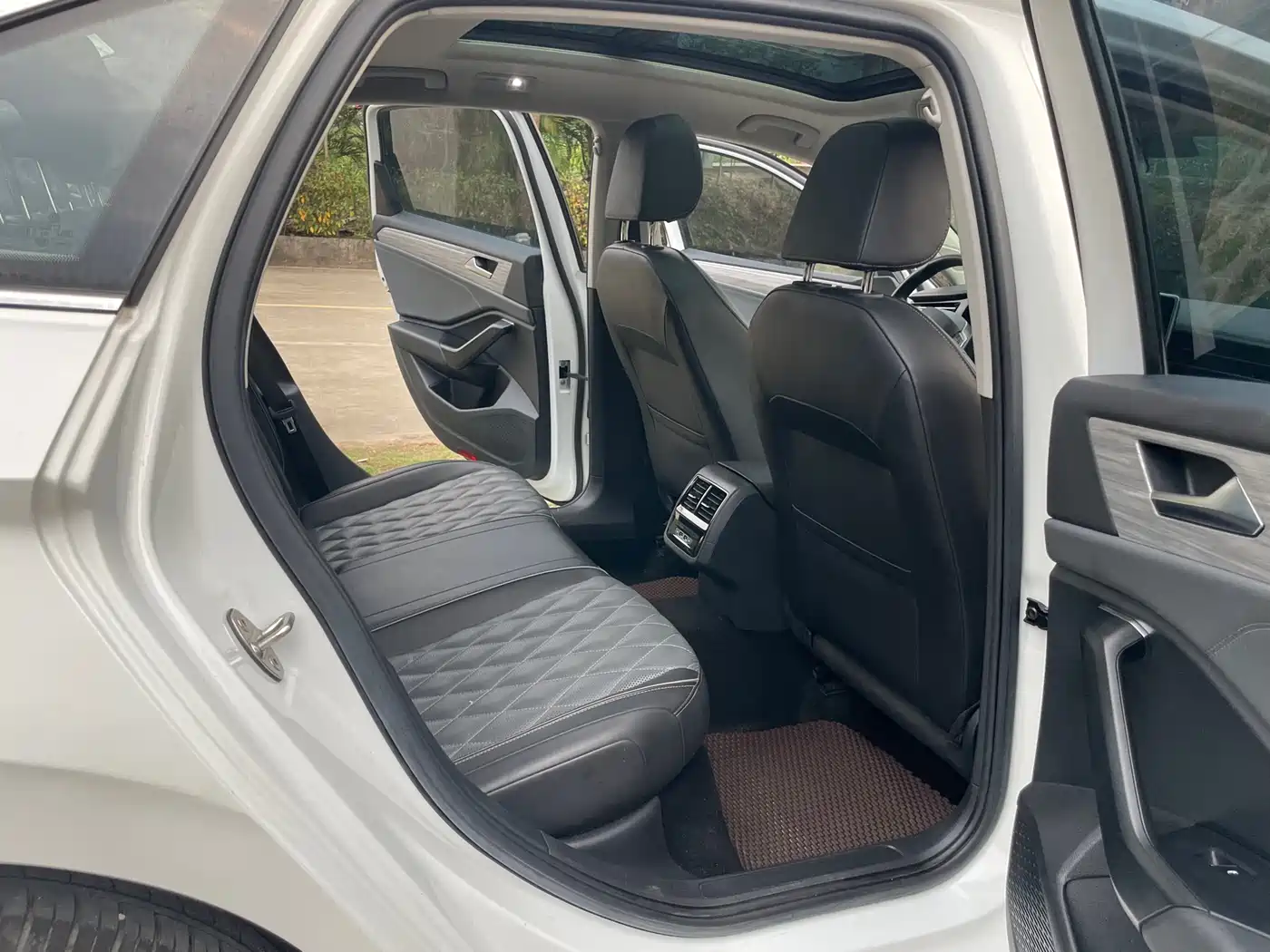Volkswagen Sagitar 2023 Model Year 200TSI DSG Surpass Edition фото 9