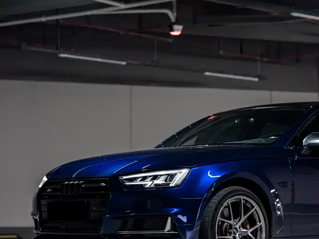 AUDI S4