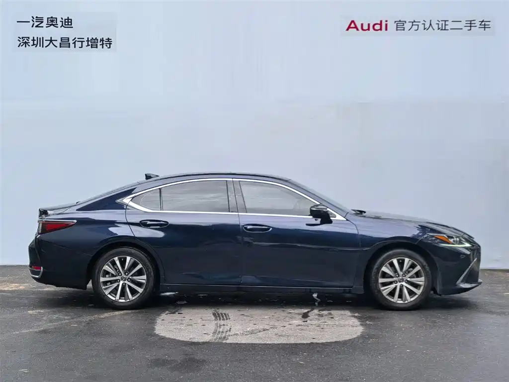 Photo 4 - Lexus ES