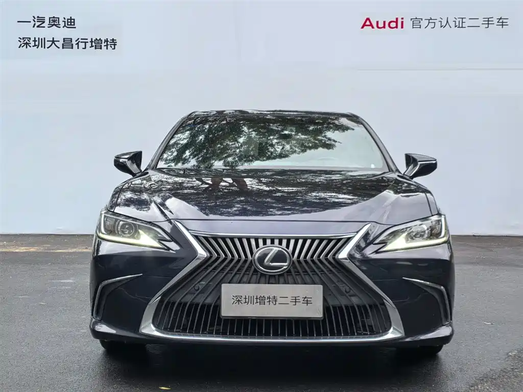 Photo 2 - Lexus ES