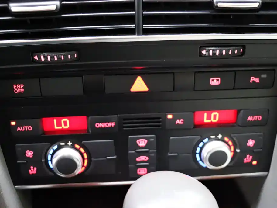 Фото 17 - Audi A6L