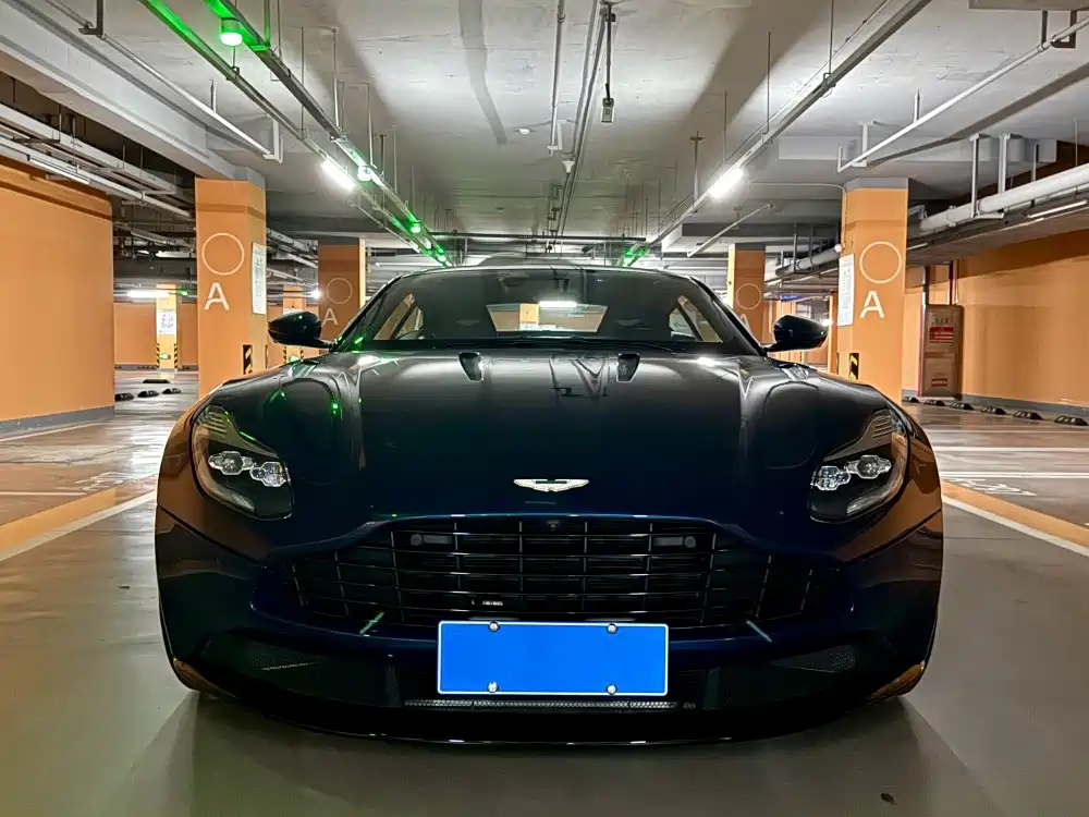 Фото 7 - Aston Martin DB11
