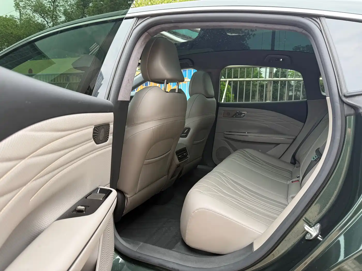 Geely Galaxy Galaxy Xingyao 8 2025 130km EM-i Premium Edition фото 11
