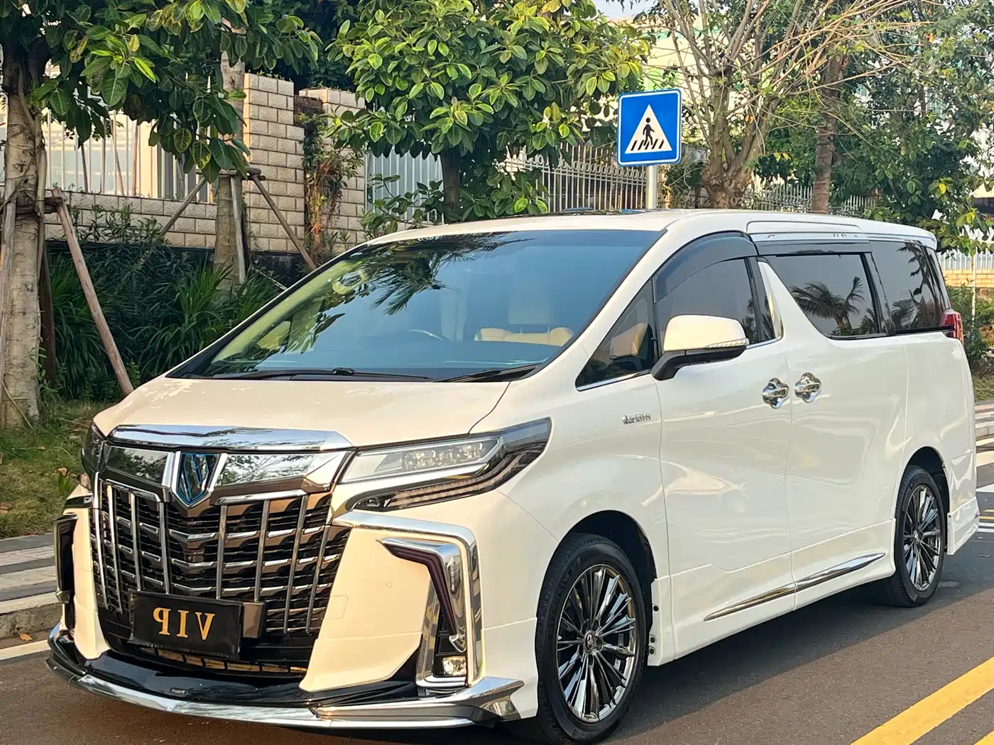Toyota Alphard 2020 Hybrid 2.5L Premium Edition фото 15
