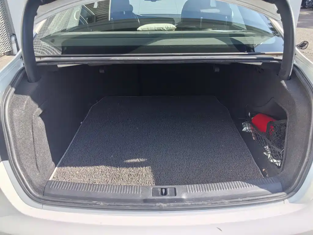 Фото 10 - Audi A4L