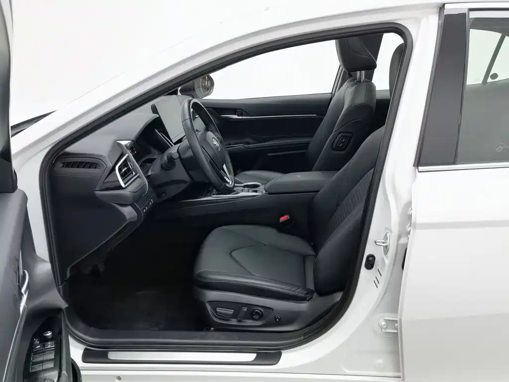 Photo 10 - Toyota Camry