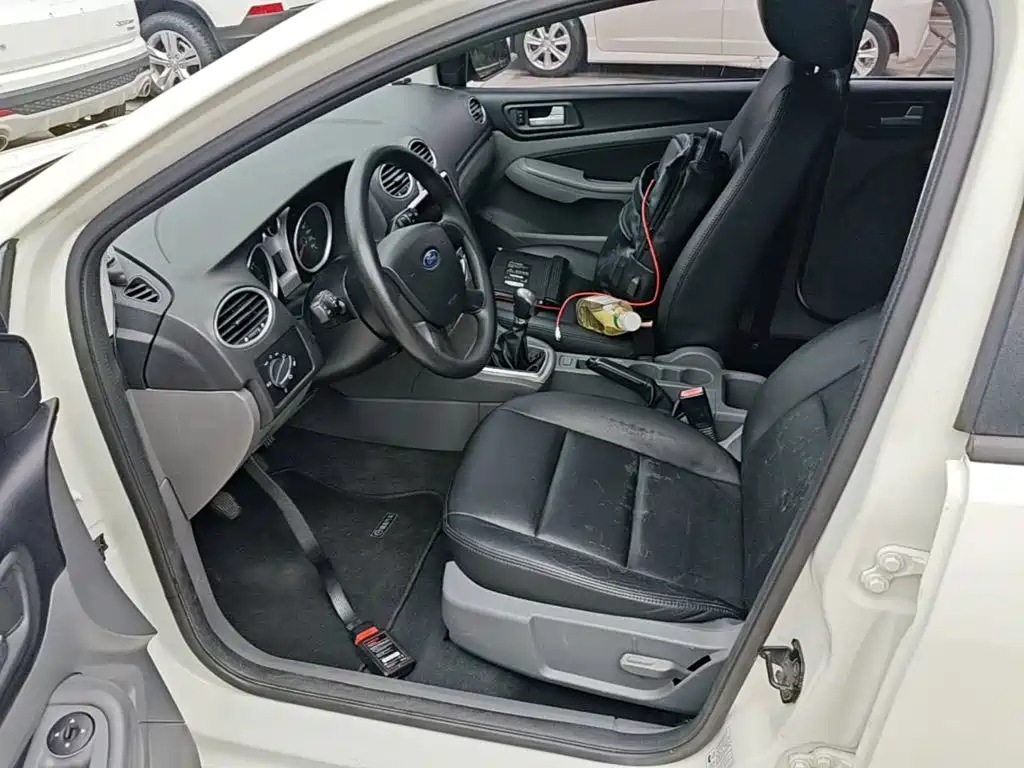 Ford Focus 2015 2013 Hatchback Classic 1.8L Manual Base