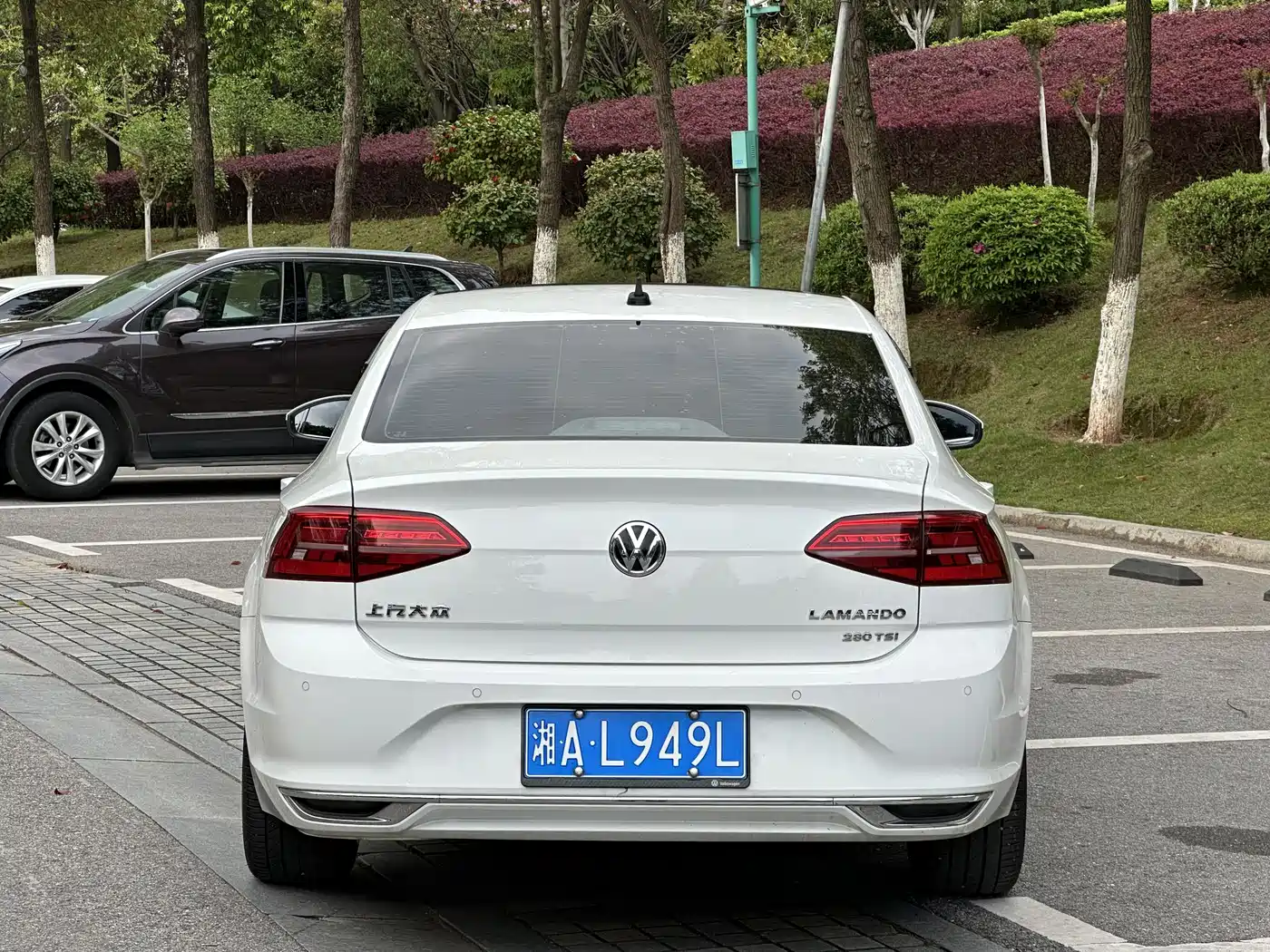 VOLKSWAGEN LINGDU