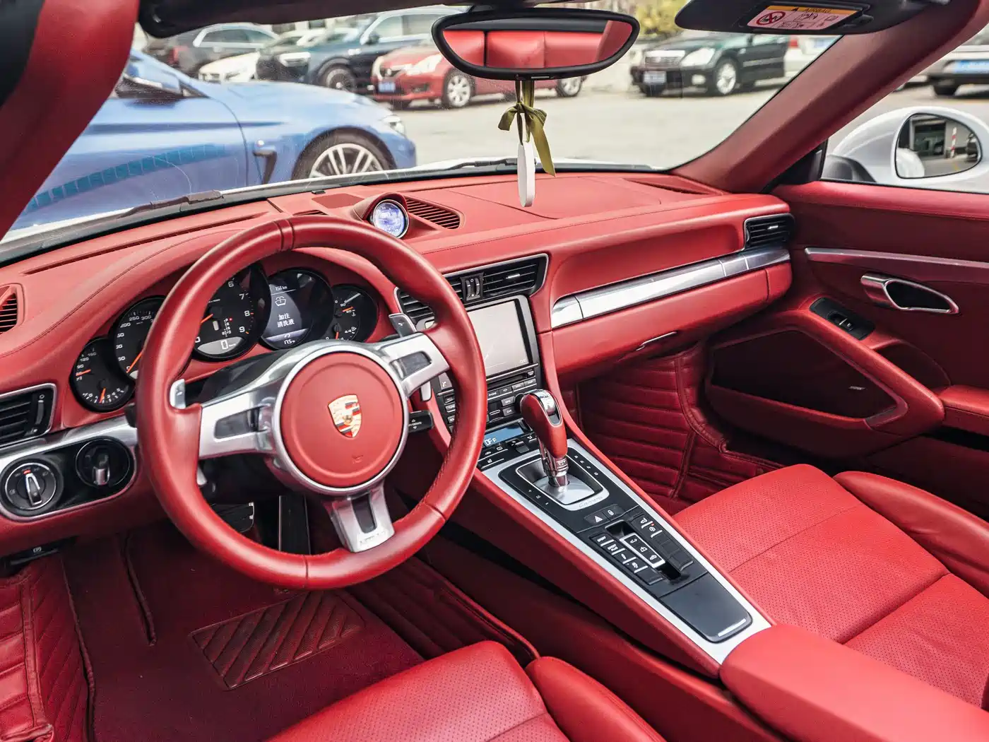 Porsche 911 2015 Carrera 4 Cabriolet 3.4L Style Edition фото 13